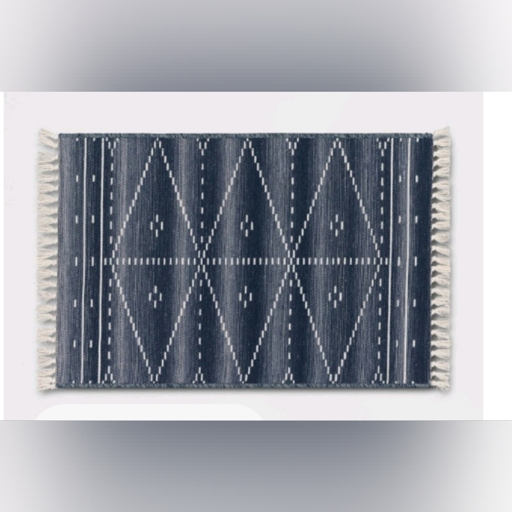 New with tags! Threshold Boho Indigo Blue Woven Accent Rug with fringe tassels